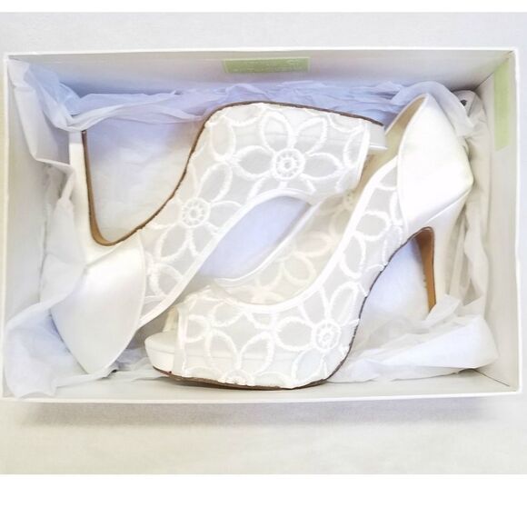 𝅺MENBUR Zoraida Ivory Lace Floral Peep Toe Pumps - Picture 5 of 8